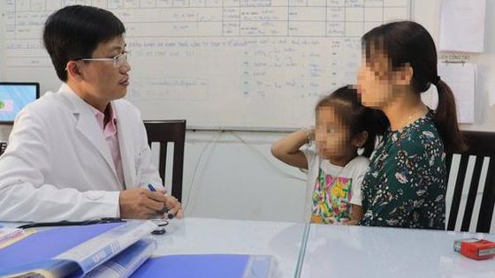 Báo động trẻ mắc chứng dậy thì sớm