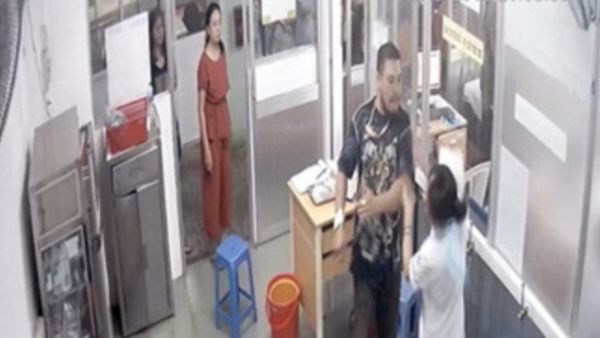 Nữ điều dưỡng bệnh viện Nhi đồng 1 bị bố bệnh nhi đánh gãy xương hàm