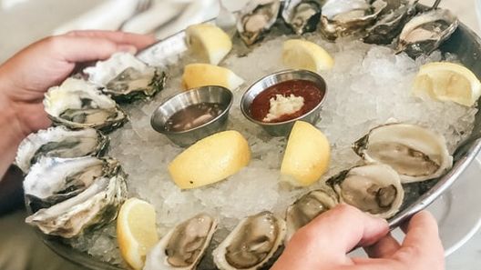 Cầu cứu bác sĩ nam khoa vì càng ăn hàu càng yếu