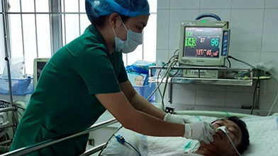 Cấp cứu hai thanh niên bị thủng tim