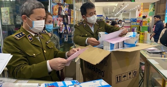 Hãy gọi 113 nếu bị 'chặt chém' khi mua khẩu trang mùa virus corona