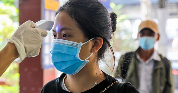 Đề xuất người cách ly corona được hưởng chế độ ốm đau