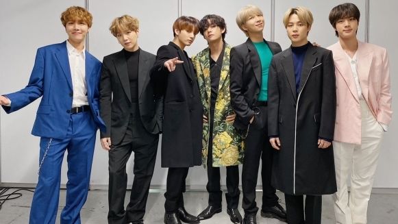 Chungha tự cách ly vì có 2 nhân viên dương tính với Covid-19