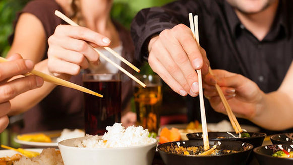 Triệu gia đình Việt cần bỏ 3 thói quen trong bữa ăn để giảm lây nhiễm Covid-19