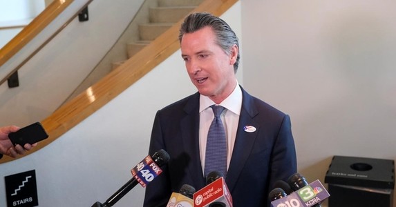 California tuyên bố tình trạng khẩn cấp về Covid-19