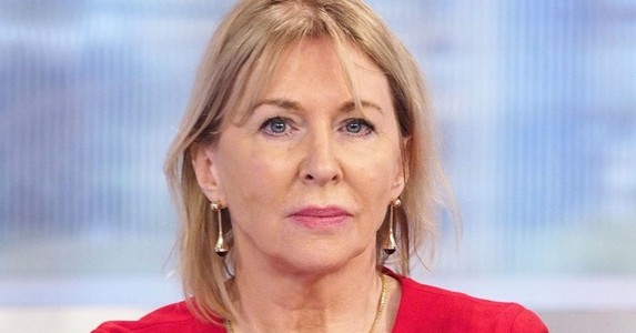 Thứ trưởng Y tế Anh dương tính nCoV