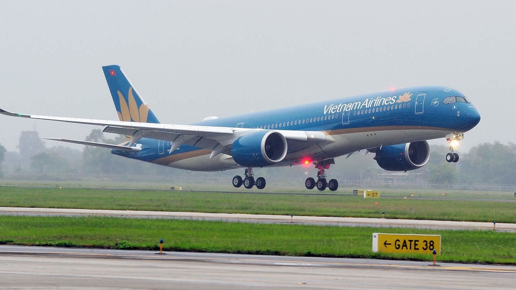 1 khách nghi nhiễm Covid-19 bay về từ Anh, cả chuyến bay cách ly ở Củ Chi