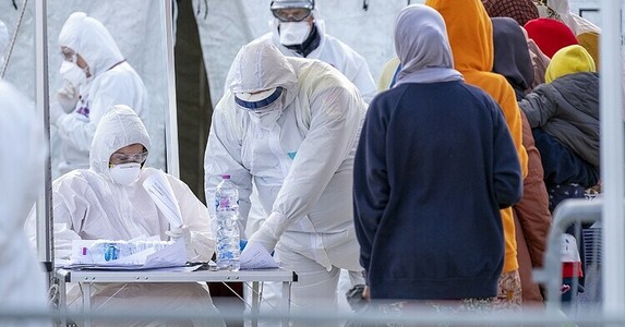 Lựa chọn sinh tử trong cuộc chiến Covid-19