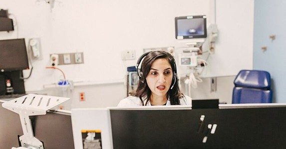 Khám cho bệnh nhân Covid-19 từ xa