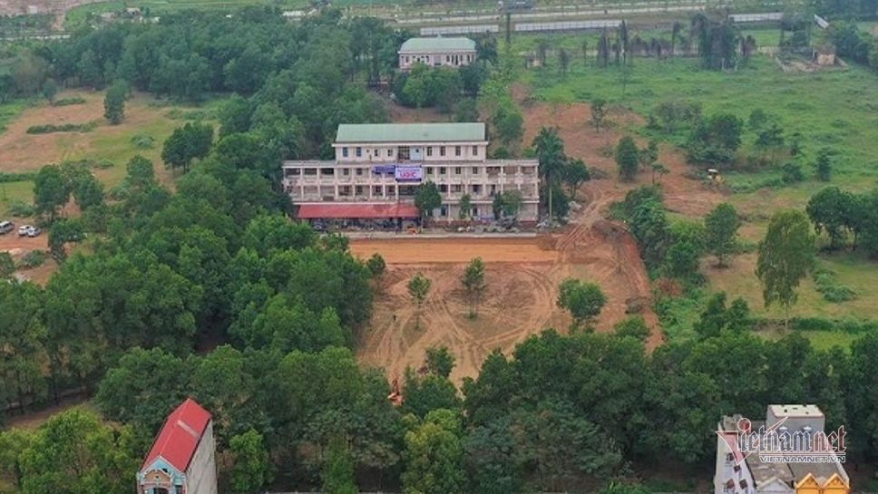 100 công nhân gấp rút cải tạo BV bỏ hoang thành khu cách ly Covid-19