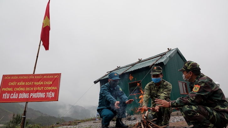 Lính biên phòng 'ăn lán, ngủ rừng' chống dịch