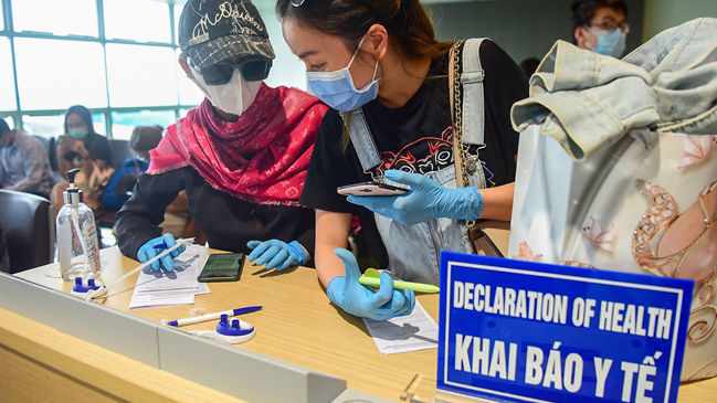 Hành khách nhập cảnh sân bay Nội Bài tăng đột biến