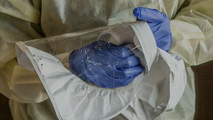 Bác sĩ Mỹ tuyệt vọng xin khẩu trang trên mạng xã hội