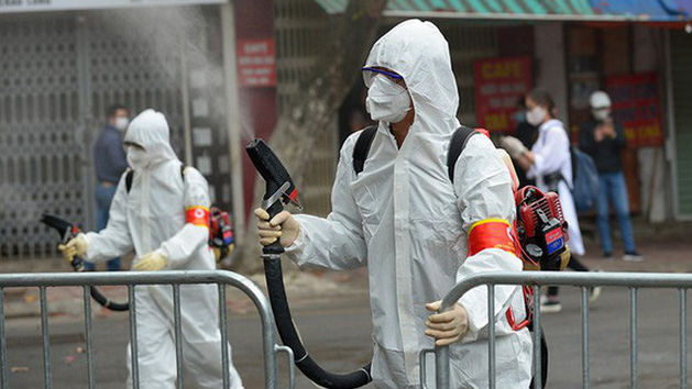 Nhịp sống của người dân phố Trúc Bạch trong ngày đầu hết cách ly