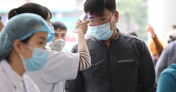 Bộ Y tế khuyến cáo y bác sĩ hạn chế tiếp xúc người bệnh