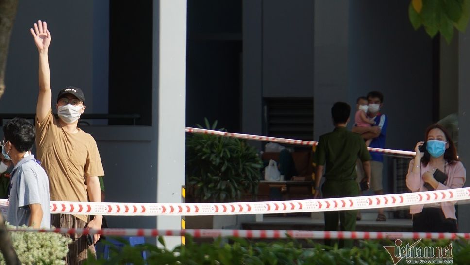 Cuộc sống trong khu chung cư 1.000 hộ dân bị cách ly ở Sài Gòn