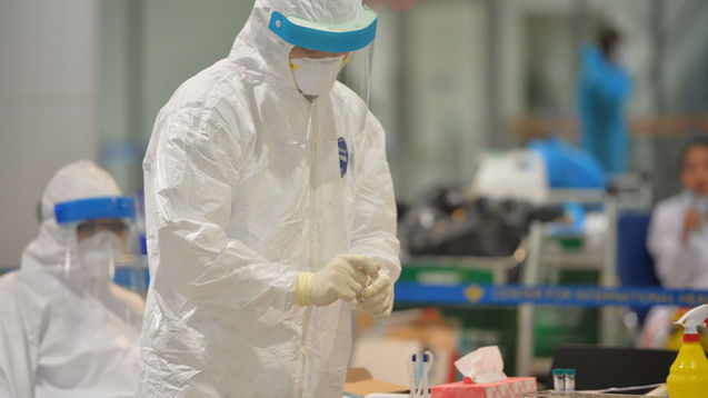 10 bệnh nhân Covid-19 xét nghiệm âm tính