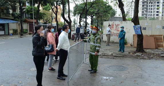 Chủ tịch Hà Nội: Khu cách ly không nhận đồ ăn, đồ dùng người nhà gửi