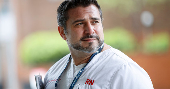 Y tá Mỹ kể về sự khốc liệt tại tuyến đầu chống Covid-19