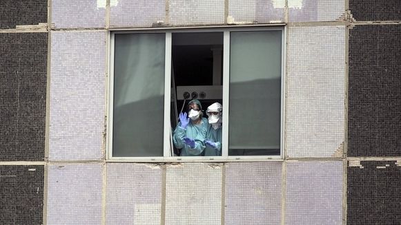 Số ca Covid-19 toàn cầu sắp lên nửa triệu, hy vọng mới từ tâm dịch Italia