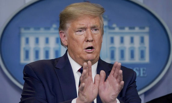 Trump: Thủ tướng Anh chưa chào đã xin máy thở