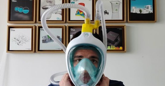 Ý cải biến mặt nạ lặn thành máy trợ thở cho bệnh nhân Covid-19