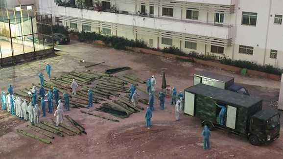 Bạch Mai xây dựng bệnh viện dã chiến trong đêm