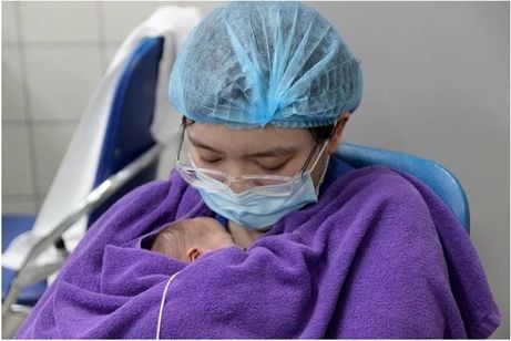 Người mẹ "đặc biệt" của trẻ sơ sinh trong dịch Covid-19