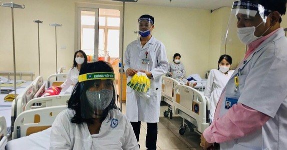 Giám đốc viện Phụ sản: Thai phụ nhiễm nCoV không cần bỏ con