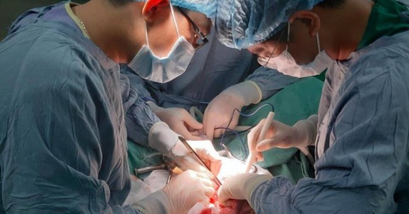 Ghép tủy thành công cứu bé trai mắc bệnh "triệu người mới có 1 người mắc"