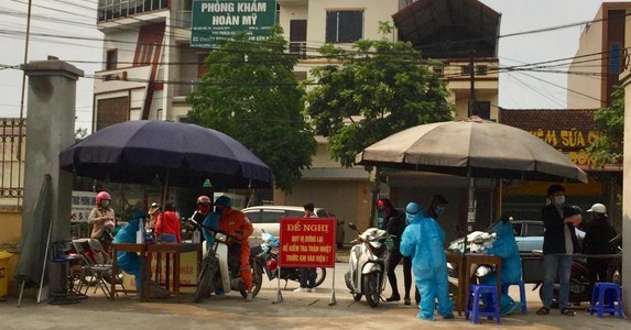 Nhiều ca lây nhiễm Covid-19 từ bệnh viện: Bệnh nhân được đón, khám ra sao?