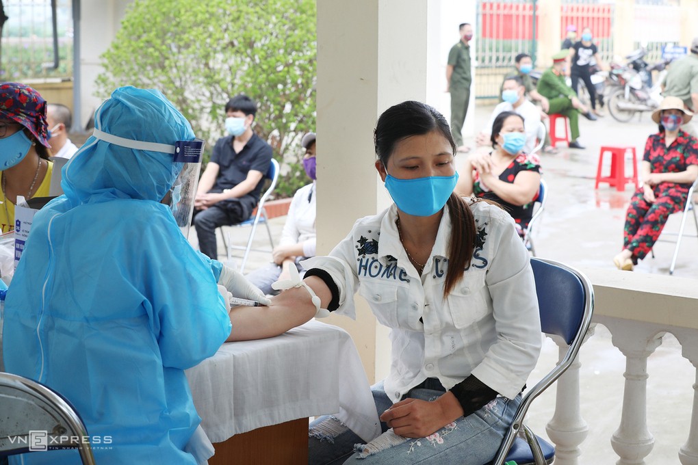 Gần 900 mẫu xét nghiệm tiểu thương chợ đầu mối âm tính nCoV