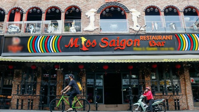 Tiếp tục đóng cửa dịch vụ không thiết yếu