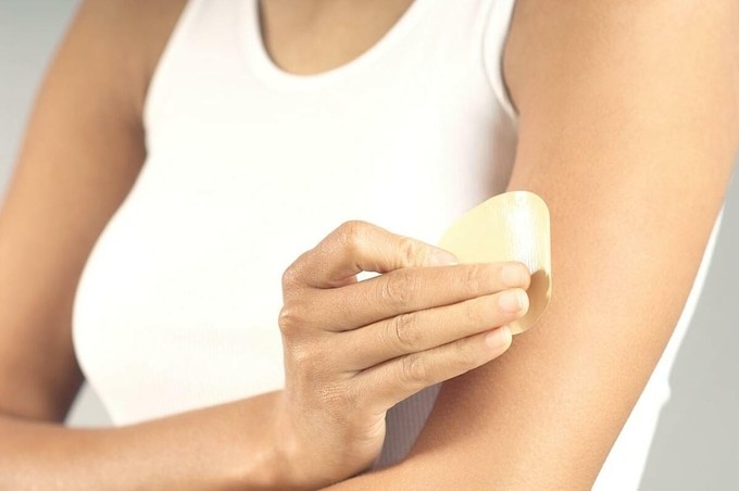 Các nhà khoa học Pháp dự kiến thử nghiệm miếng dán nicotine ngăn ngừa Covid-19 cho các nhân viên y tế tuyến đầu. Ảnh: Shutterstock