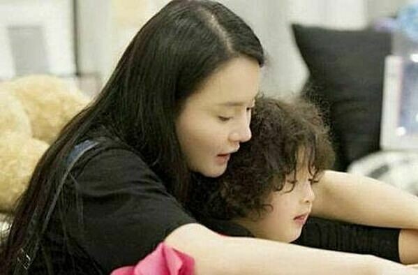 Mẹ đừng n&ecirc;n l&agrave;m 'si&ecirc;u nh&acirc;n'