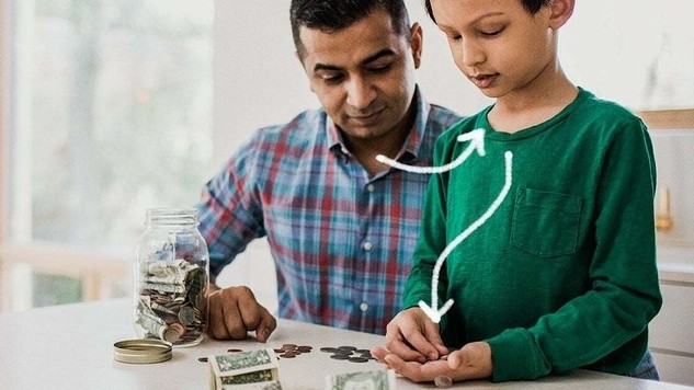 Sai lầm của cha mẹ khiến con quan niệm lệch lạc về tiền