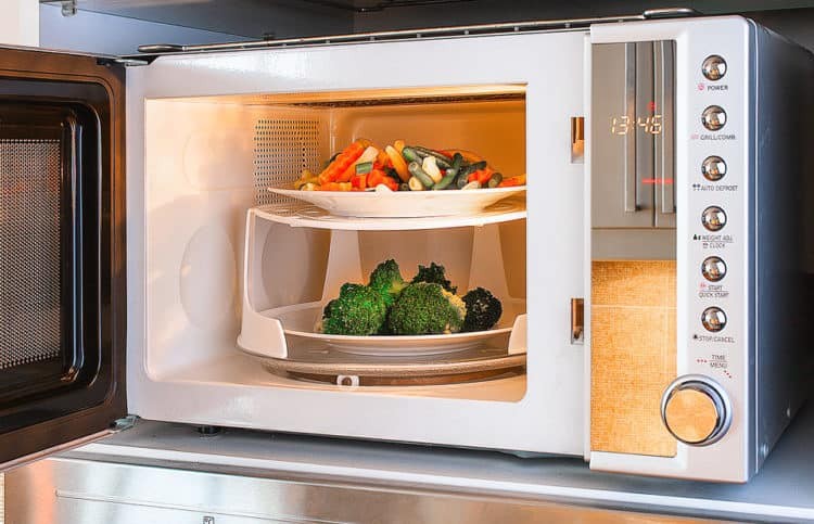 Những thực phẩm không nên nấu trong lò vi sóng