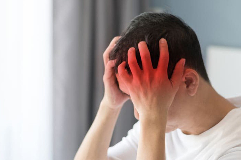 Đau đầu thường xuyên, dấu hiệu của bệnh gì?