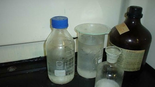 Em bé uống nhầm hóa chất