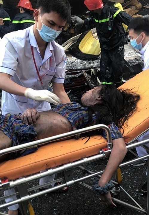 Bác sĩ cấp cứu vụ cháy nhà: 'Thời gian tính bằng giây'