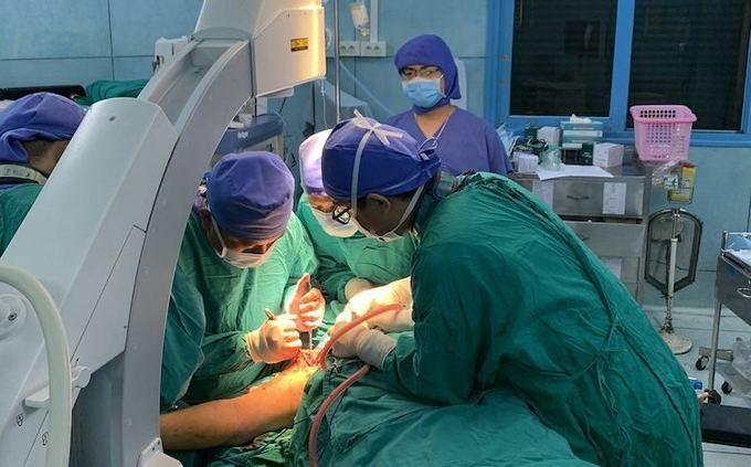 Hai học sinh bị thương nặng do cây đổ hồi phục