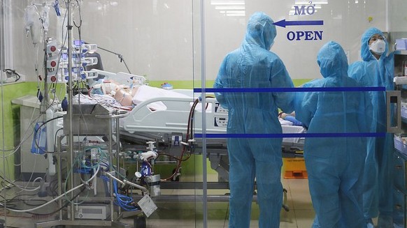 Bệnh nhân phi công cai dần máy thở