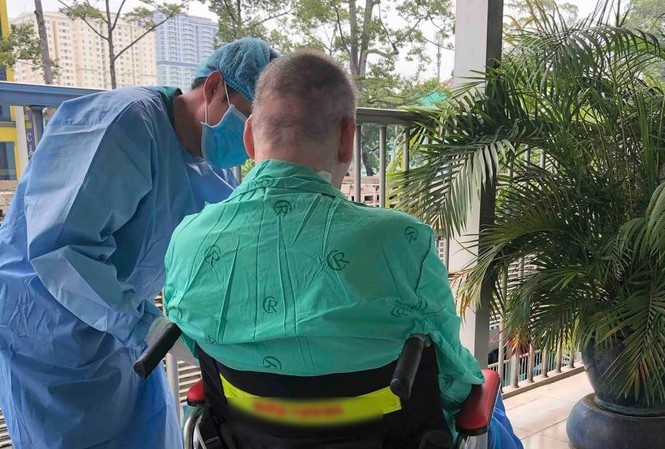 Bệnh nhân phi công tự thở được 48 giờ