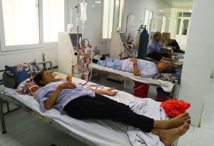 32 y bác sĩ nghỉ việc đi làm lại 'vì lời hứa'