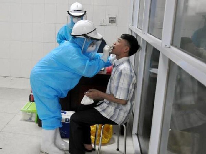 20 người hàng xóm 'bệnh nhân 326' âm tính nCoV