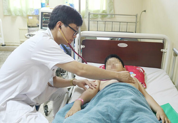 Bệnh nhi đang được theo dõi tại Đơn vị Hồi sức tích cực Nhi - Khoa Nhi. Ảnh: Bệnh viện cung cấp