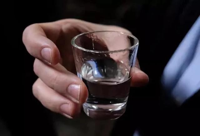 Cần tránh một số việc sau khi say rượu để không gây nguy hiểm cho sức khỏe.