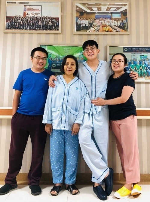 Người mẹ hồi sinh nhờ lá gan con trai trao tặng