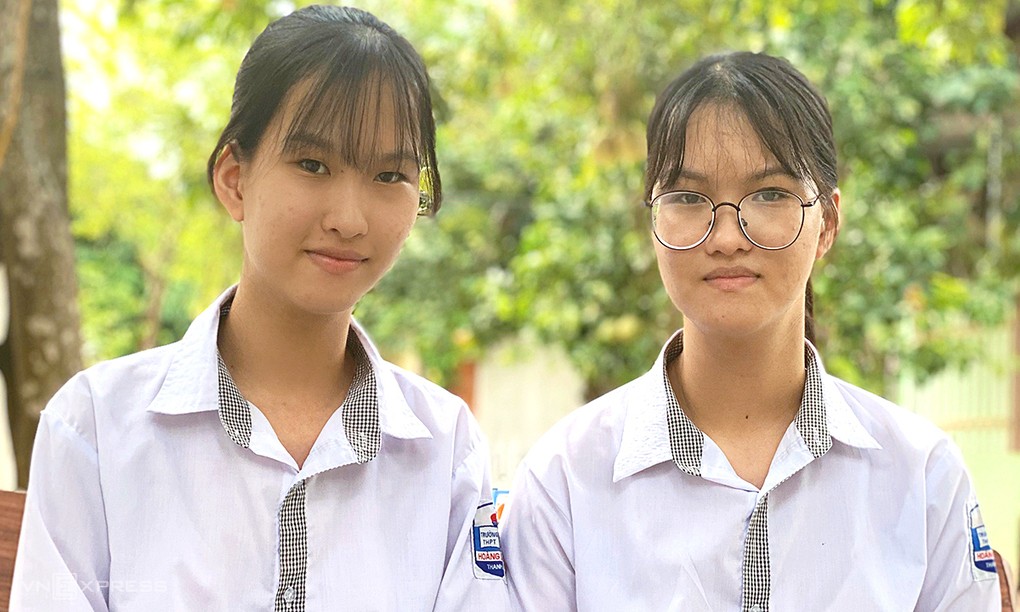 Cặp song sinh Cúc - An 17 năm sau mổ tách rời