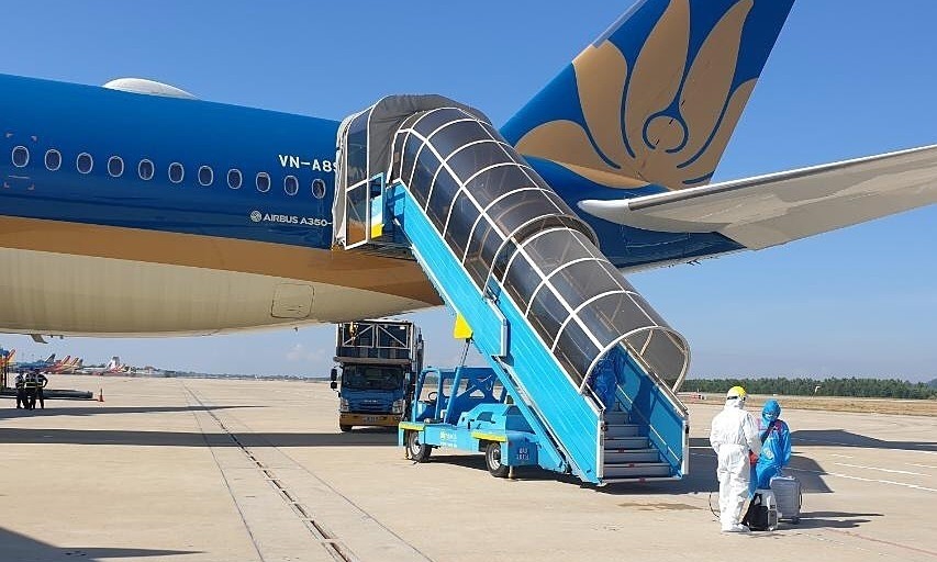A Vietnam Airlines flight carrying 280 Vietnamese from Europe lands at Da Nang Airport in central Vietnam, July 22, 2020. Photo courtesy of Vietnam Airlines.